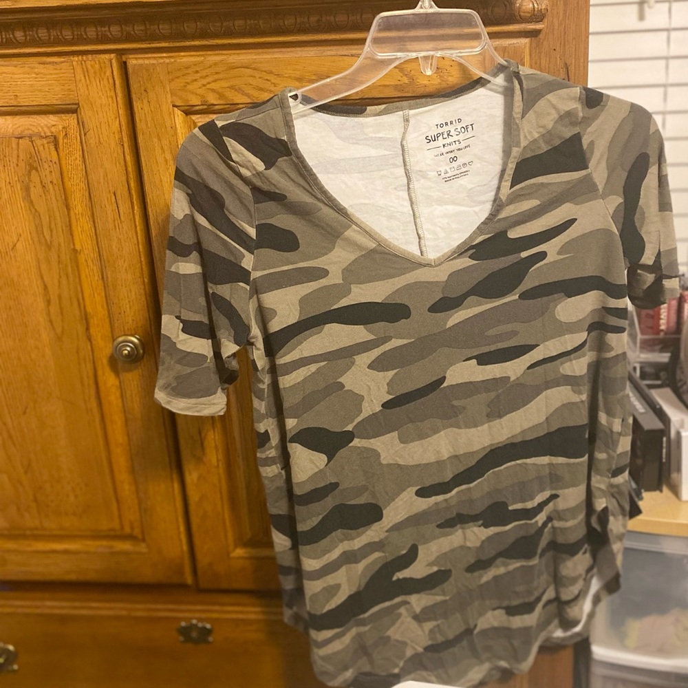 Camouflage top from Torrid is size 00 (Large)